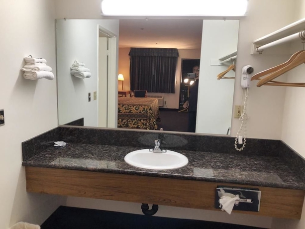 Imagen de la habitación del Hotel Luxury Inn, Norwalk. Foto 13