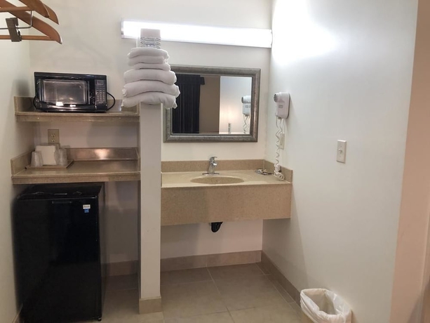 Imagen de la habitación del Hotel Luxury Inn, Norwalk. Foto 15