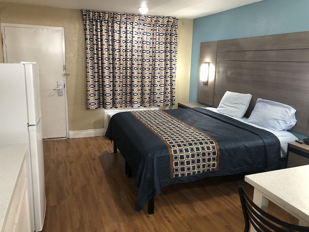 Imagen de la habitación del Hotel Luxury Inn and Suites. Foto 6
