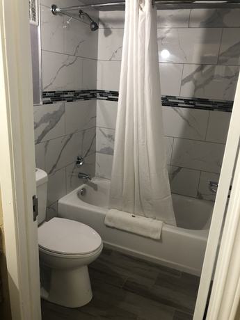 Imagen de la habitación del Hotel Luxury Inn and Suites. Foto 9
