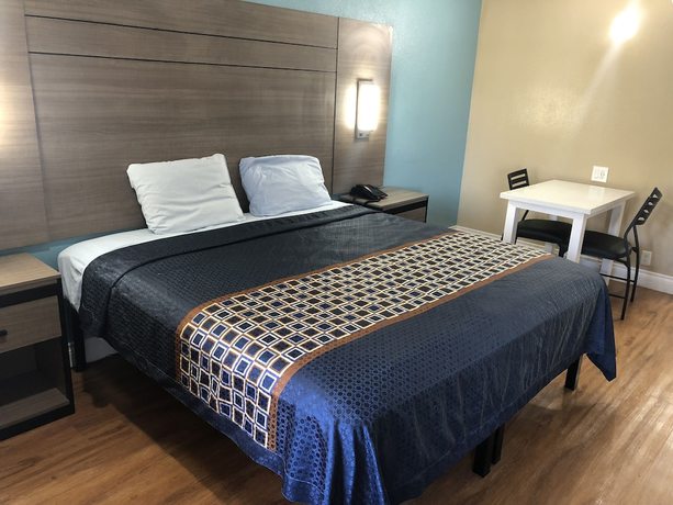 Imagen de la habitación del Hotel Luxury Inn and Suites. Foto 14