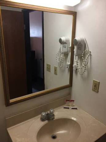 Imagen de la habitación del Hotel Luxury Inn and Suites, Lincoln. Foto 7