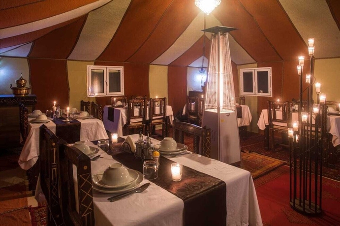 Imagen de los interiores del Hotel Luxury Morocco Camp. Foto 17