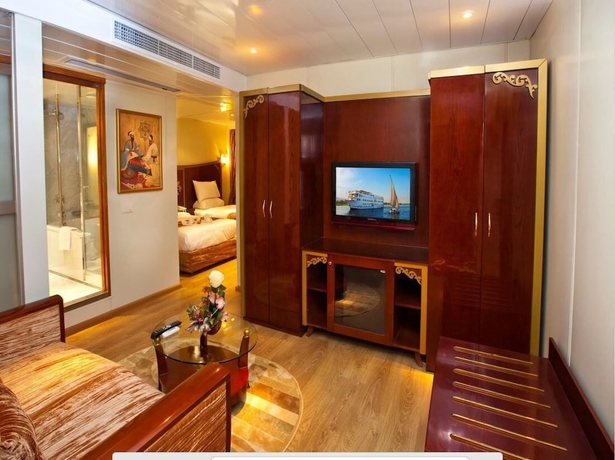 Imagen de la habitación del Hotel Luxury Nile Cruise Alhambra - Every Saturday Luxur to Aswan 4 Nights 5 Days. Foto 8