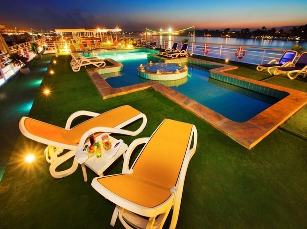 Imagen de la piscina del Hotel Luxury Nile Cruise Alhambra - Every Saturday Luxur to Aswan 4 Nights 5 Days. Foto 16