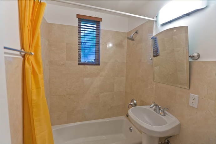 Imagen de la habitación del Hotel Luxury Star Suite. Foto 15