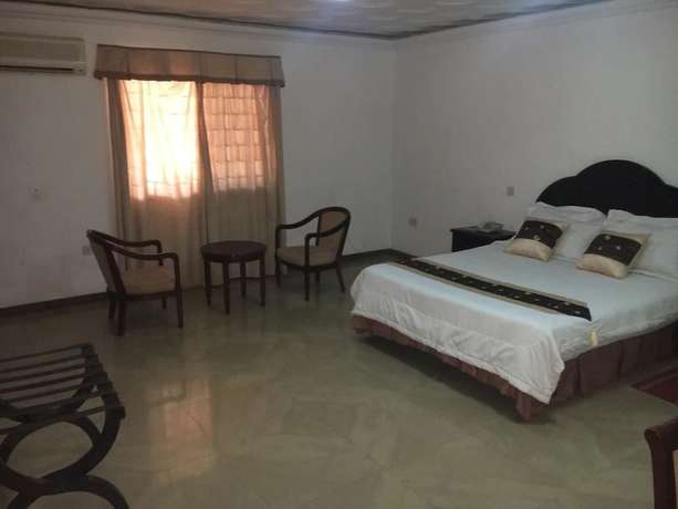 Imagen de la habitación del Hotel Luxury West. Foto 10