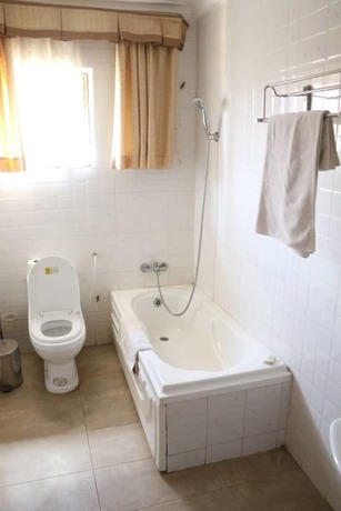 Imagen de la habitación del Hotel Luxury West. Foto 11