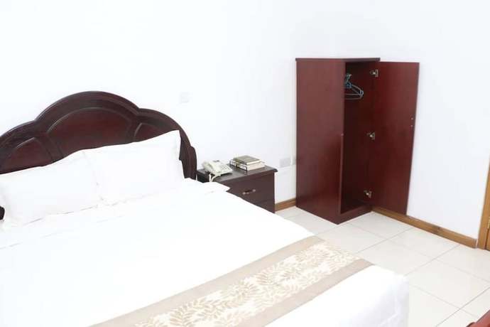 Imagen de la habitación del Hotel Luxury West. Foto 12