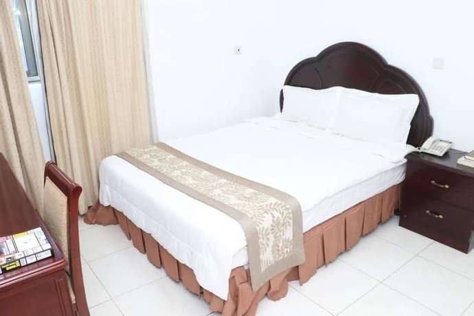 Imagen de la habitación del Hotel Luxury West. Foto 13