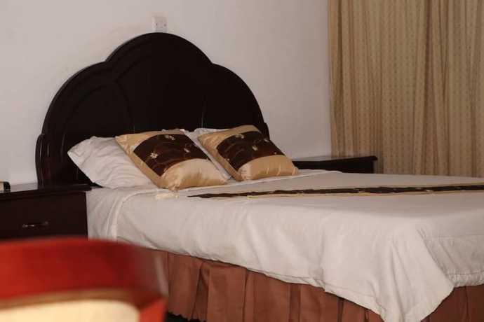 Imagen de la habitación del Hotel Luxury West. Foto 14