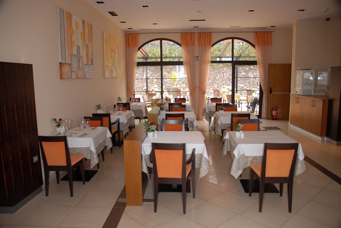 Imagen del bar/restaurante del Hotel Luz Del Mar. Foto 1