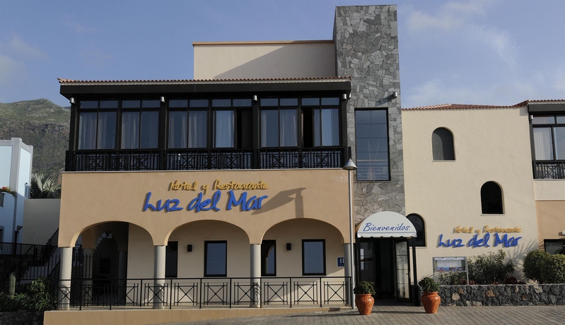 Imagen de los exteriores del Hotel Luz Del Mar. Foto 8
