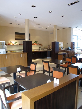 Imagen del bar/restaurante del Hotel Luz Del Mar. Foto 2