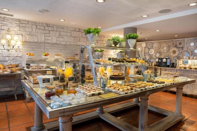 Imagen del bar/restaurante del Hotel Luze El Toro. Foto 4