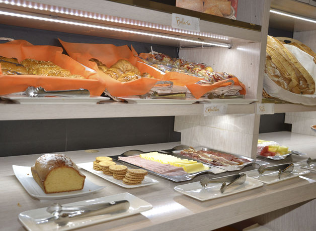 Imagen del bar/restaurante del Hotel Luze El Villa. Foto 15