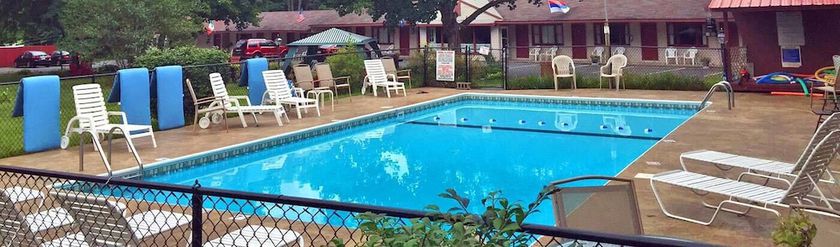 Imagen de la piscina del Hotel Luzerne Court Motel. Foto 13