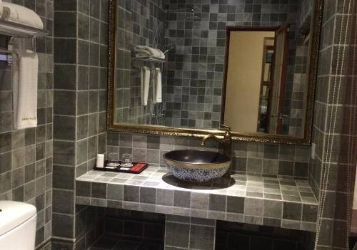 Imagen de la habitación del Hotel Luzhou Ba Li Nuo Theme. Foto 7