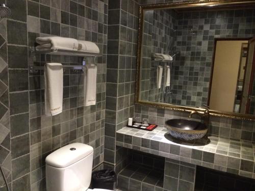 Imagen general del Hotel Luzhou Ba Li Nuo Theme. Foto 3