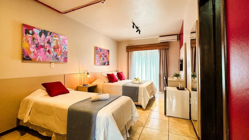 Imagen de la habitación del Hotel Luzzy. Foto 16