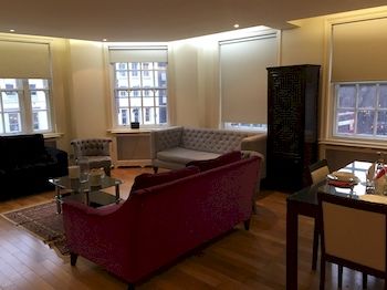 Imagen del bar/restaurante del Hotel Lve- Oxford Street Apartments. Foto 5