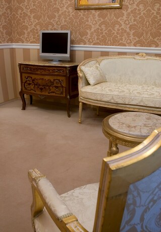 Imagen de la habitación del Hotel Lybid Plaza. Foto 19