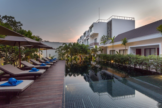 Imagen de la piscina del Hotel Lynnaya Urban River Resort. Foto 12