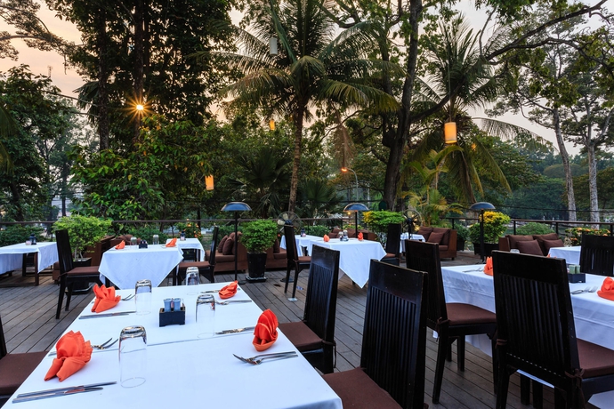 Imagen del bar/restaurante del Hotel Lynnaya Urban River Resort. Foto 5