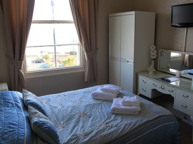 Imagen de la habitación del Hotel Lynton House. Foto 8