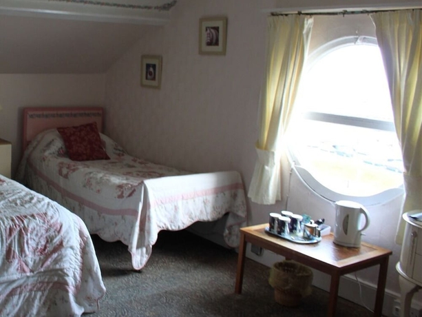 Imagen de la habitación del Hotel Lynton House. Foto 10