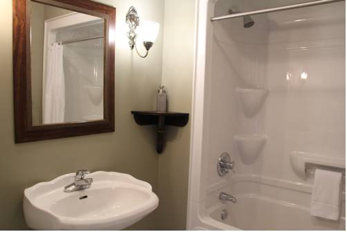 Imagen de la habitación del Hotel Lynwood Inn. Foto 3