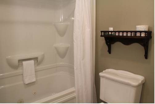 Imagen de la habitación del Hotel Lynwood Inn. Foto 7