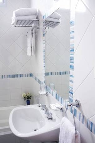 Imagen de la habitación del Hotel Lyon, Buenos Aires. Foto 24