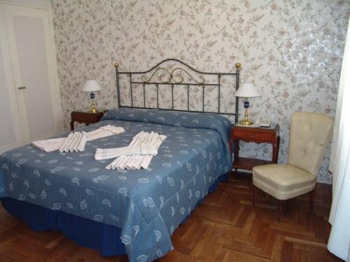 Imagen de la habitación del Hotel Lyon, Buenos Aires. Foto 28