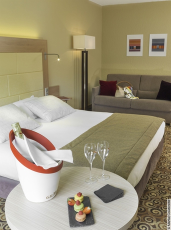 Imagen de la habitación del Hotel Lyon Métropole. Foto 6