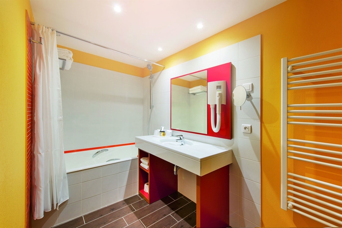 Imagen de la habitación del Hotel Lyon Métropole. Foto 10