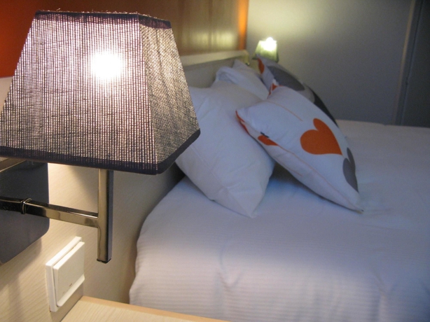 Imagen de la habitación del Hotel Lyon Nord. Foto 8