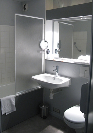 Imagen de la habitación del Hotel Lyon Nord. Foto 12