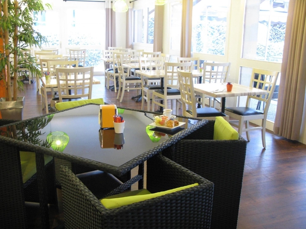 Imagen del bar/restaurante del Hotel Lyon Nord. Foto 2