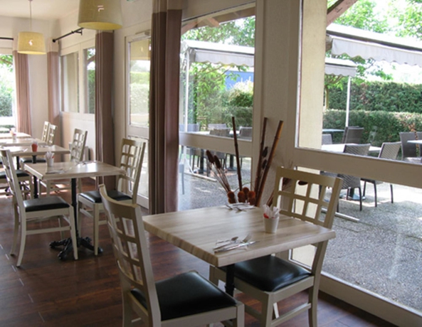 Imagen del bar/restaurante del Hotel Lyon Nord. Foto 4