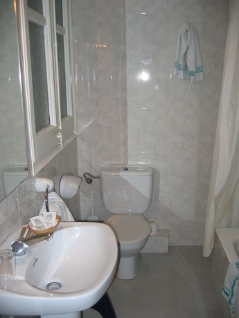 Imagen de la habitación del Hotel Lyon, Paseo Marítimo / Playa. Foto 4