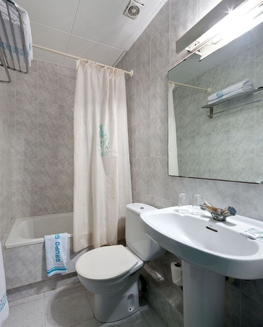 Imagen de la habitación del Hotel Lyon, Paseo Marítimo / Playa. Foto 5