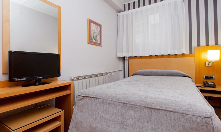 Imagen de la habitación del Hotel Lyon, Paseo Marítimo / Playa. Foto 7