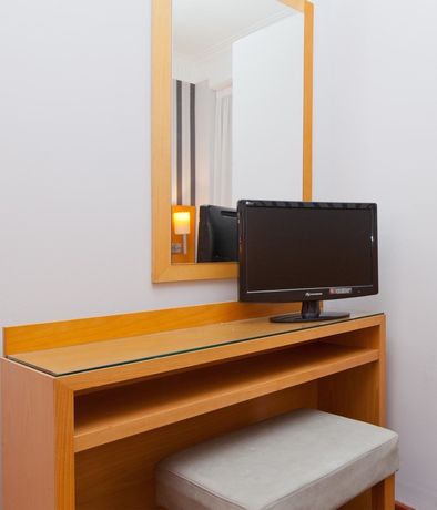 Imagen de la habitación del Hotel Lyon, Paseo Marítimo / Playa. Foto 8