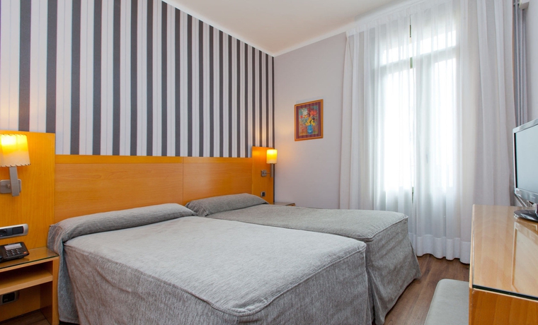 Imagen de la habitación del Hotel Lyon, Paseo Marítimo / Playa. Foto 9