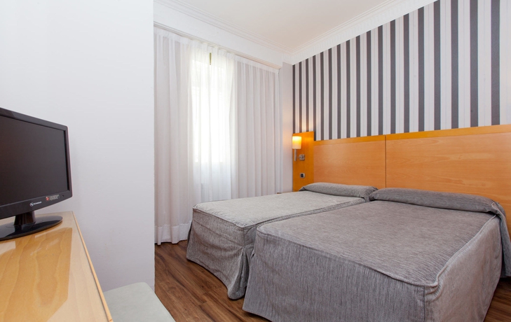 Imagen de la habitación del Hotel Lyon, Paseo Marítimo / Playa. Foto 11