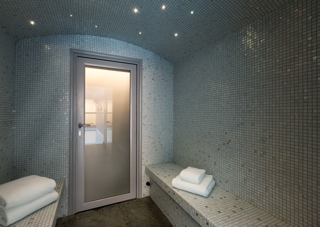 Imagen de la piscina del Hotel Lyric Paris. Foto 15