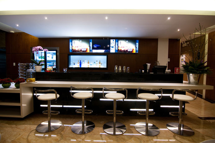 Imagen del bar/restaurante del Hotel Lyz Business. Foto 2
