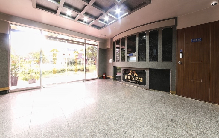 Imagen de los interiores del Hotel M Boss Motel. Foto 16