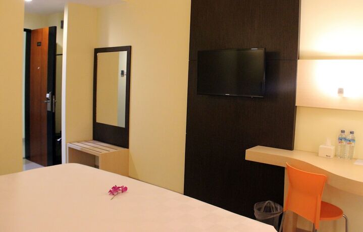 Imagen de la habitación del Hotel M, Cakranegara Utara. Foto 10